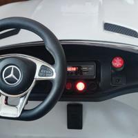 Auto elettrica per bambini Mercedes AMG con teleco