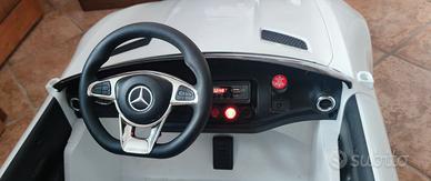Auto elettrica per bambini Mercedes AMG con teleco