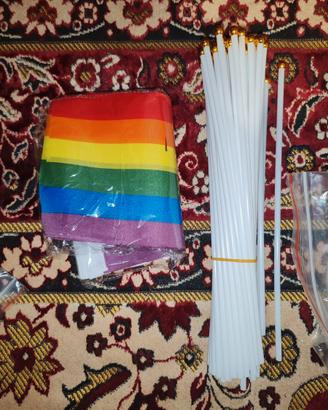 40 Bandiere LGBT arcobaleno e adesivi integrati
