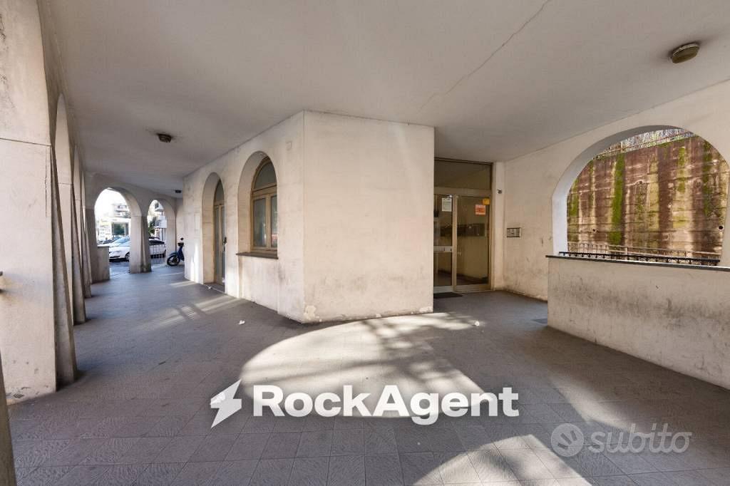 Immobile di 855 m² con più di 5 locali a Genova - Altro