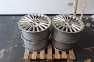 Cerchi in lega da 17 con gomme per Alfa Romeo 166