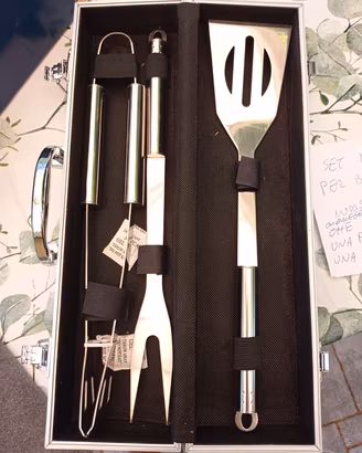Set di utensili per barbecue in acciaio