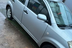 Daiathsu sirion , toyota yaris