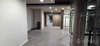 NEGOZIO A RIVOLI