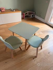 Set tavolo e due sedie per bambini design nordico
