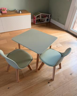 Set tavolo e due sedie per bambini design nordico