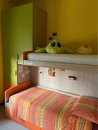 Cameretta e letto matrimoniale con contenitore