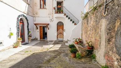 2 LOCALI A VIETRI SUL MARE