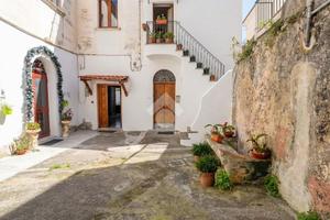 2 LOCALI A VIETRI SUL MARE