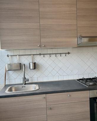 Cucina in linea completa di elettrodomestici
