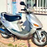 2 motorini(scooter/cinquantino/ciclomotore)