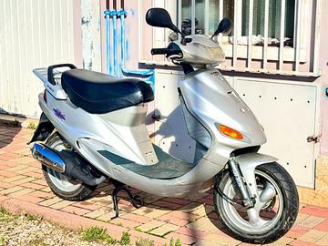 2 motorini(scooter/cinquantino/ciclomotore)