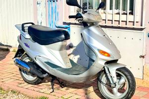 2 motorini(scooter/cinquantino/ciclomotore)