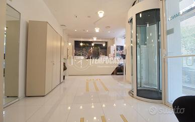 SAN PASQUALE: IMMOBILE COMMERCIALE DI ALTO PREGIO