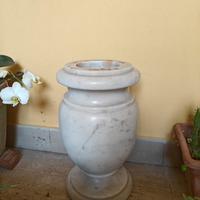 vaso per fiori in marmo