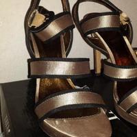 Tacco beige/ oro e nero