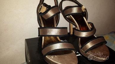 Tacco beige/ oro e nero
