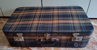 Valigia d'epoca in cartone 