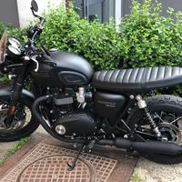 Triumph Bonneville T120 Matt black