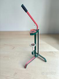 Tappatrice manuale a leva per bottiglie