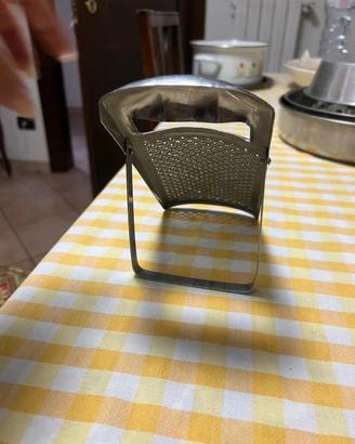 Grattugia Vintage in Acciaio Inox con Cavalletto