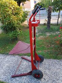Carrello con sollevatore manuale