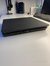 PlayStation 4 slim e 2 controller