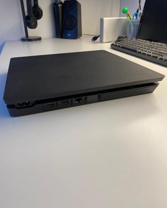 PlayStation 4 slim e 2 controller