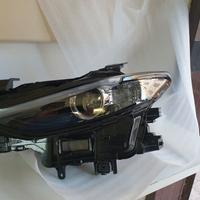 Proiettore Mazda 3 praticamente nuovo