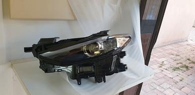 Proiettore Mazda 3 praticamente nuovo