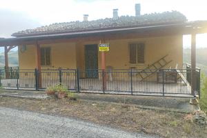 casa singola con terreno  Chioviano Alto (Bisenti)