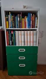 mobile cameretta con ripiani e cassetti