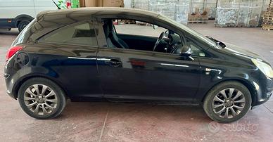 Auto opel corsa del 2010