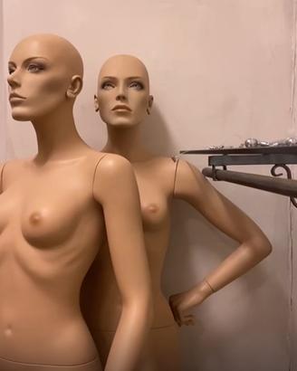 Manichino da donna intero realistico di qualità