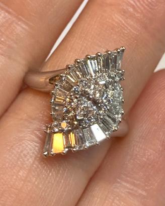 Anello in oro bianco con diamanti e certificato