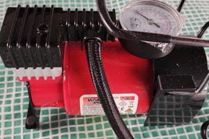 pompa elettrica per pneumatici auto gommoni