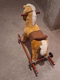 Cavalluccio a dondolo cavalcabile (legno+peluche)
