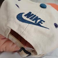 Cappello con visiera "Nike"