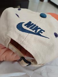 Cappello con visiera "Nike"