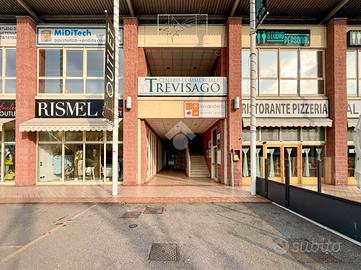 NEGOZIO A MANERBA DEL GARDA