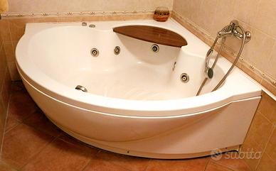 Vasca idromassaggio angolare 135x135 cm