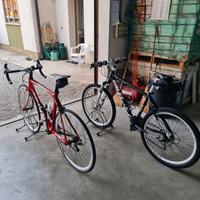 Bici da corsa rossa