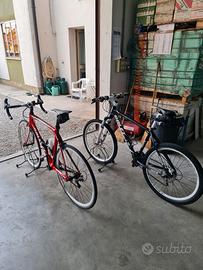 Bici da corsa rossa