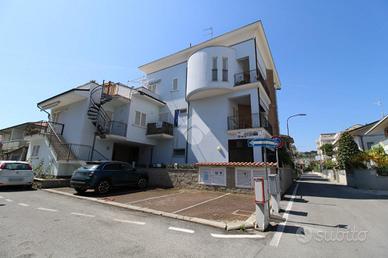 3 LOCALI A TORTORETO