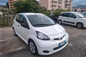 Toyota Aygo 1.0 12V VVT-i 5 porte anno 2011