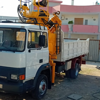 Autocarro con gru Effer