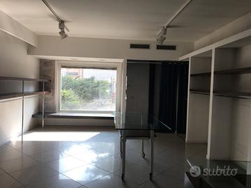 Negozio anche ad uso ufficio