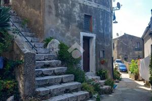 CASA SEMINDIPENDENTE A MONTESARCHIO