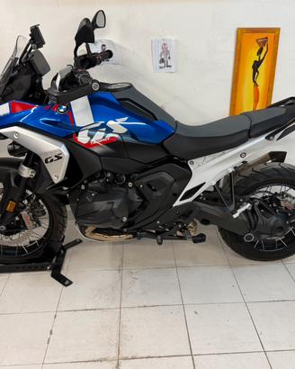 Cavalletto blocca ruota moto max 450 kg