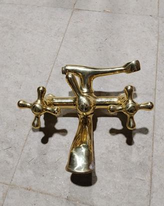 rubinetto vintage in ottone massiccio